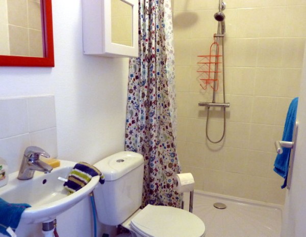 Olive Private Shower Room in Villa Roquette