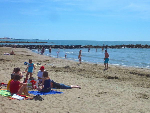 Sandy beaches in thesouth of france near Villa Roquette b&B and holiday apartments
